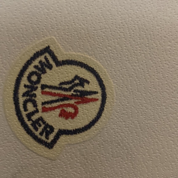 🩴 Rubber band with tricolor logo
* Ultralight and non-slip rubber sole - Picture 4 of 9